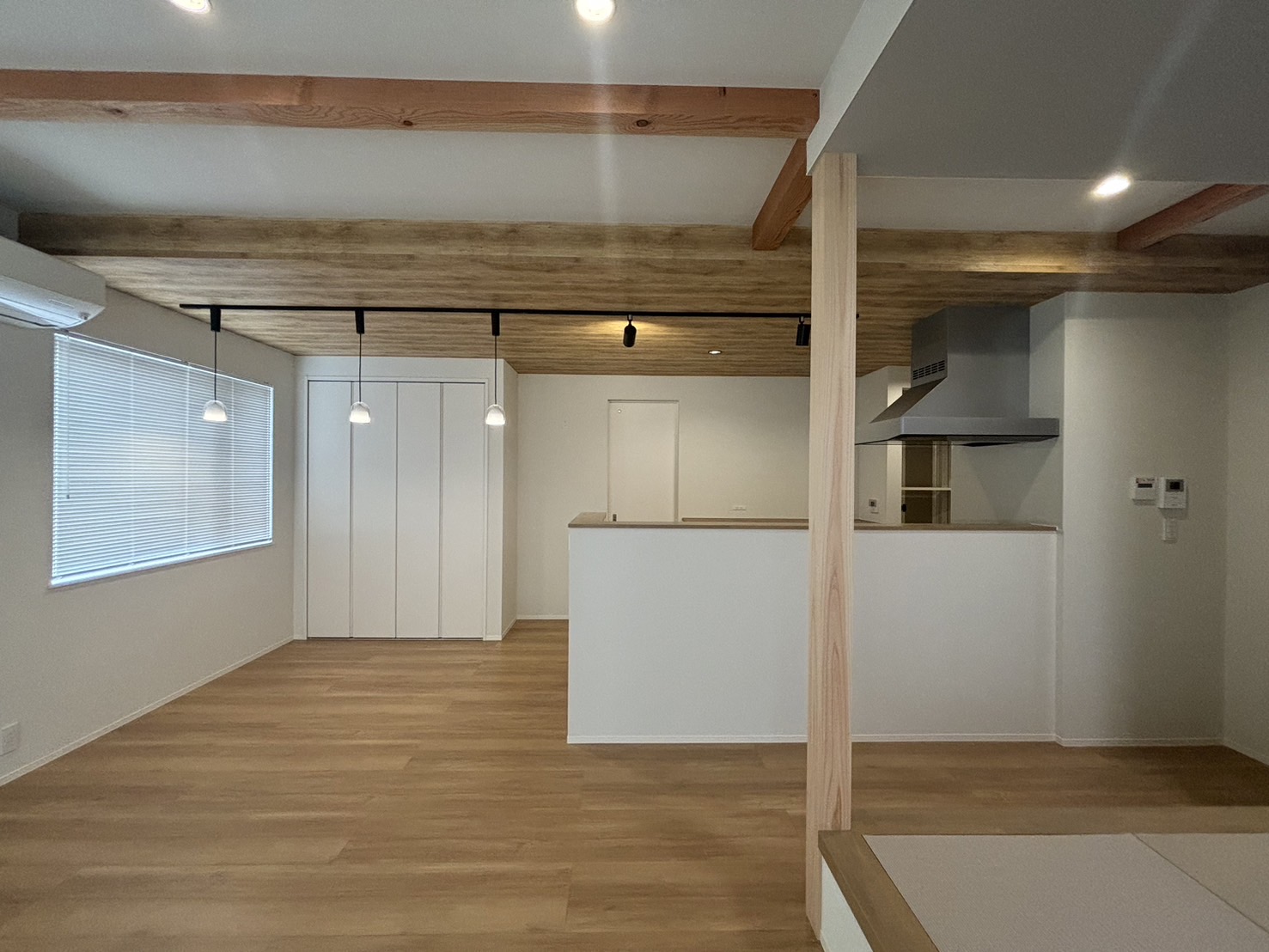 四季の景色を眺める暮らしの画像